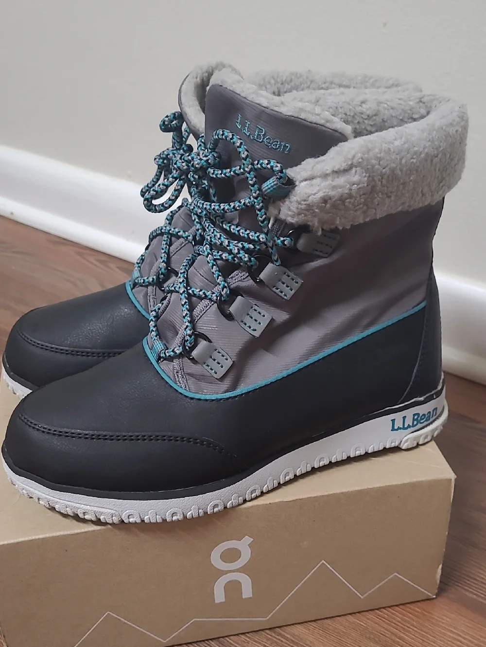 L.L. Bean Women's Black and Gray Winter Boots with Teal Trim size 6.5 used good